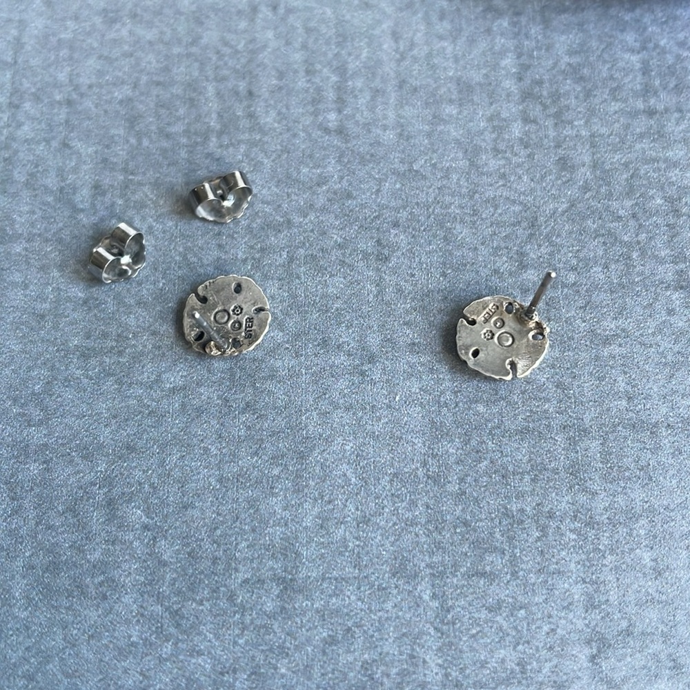 Vintage Small Sterling Silver Sand-dollar Earrings - Picture 2 of 2